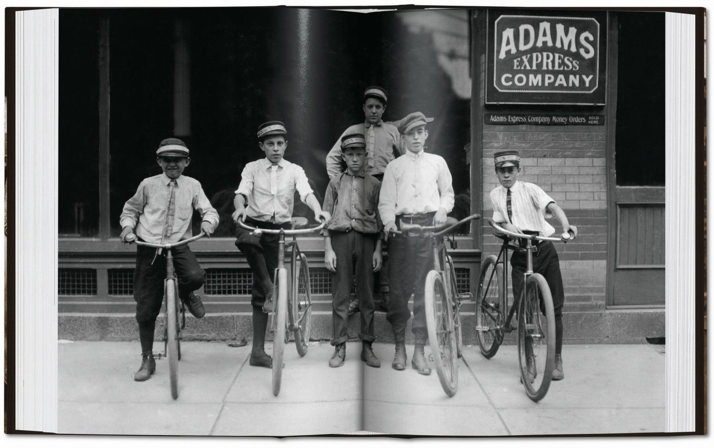 Lewis W. Hine / America at Work