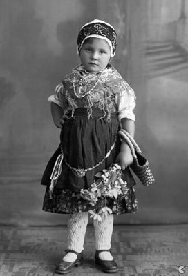 Katarina Jurjavčič / Lučke prihodnosti - Otroci na fotografijah 20. stoletja
