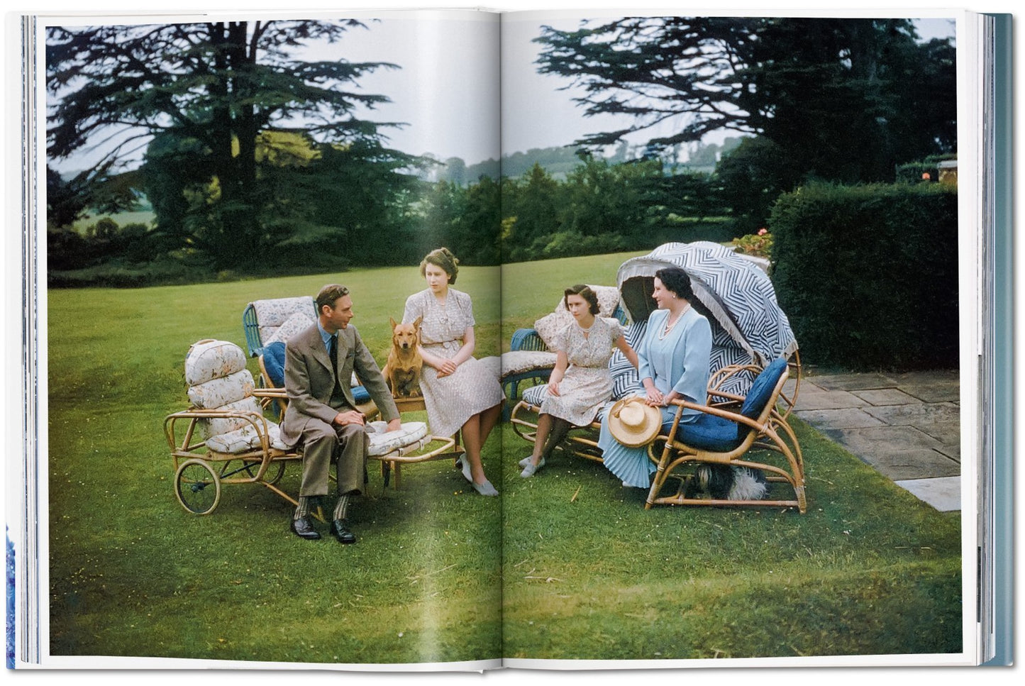 Her Majesty. A Photographic History 1926–2020