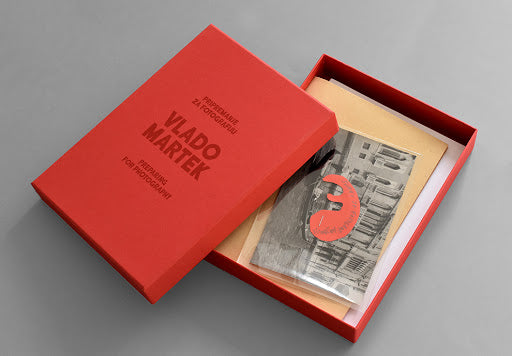Vlado Martek / Preparing for Photography / with a photograph