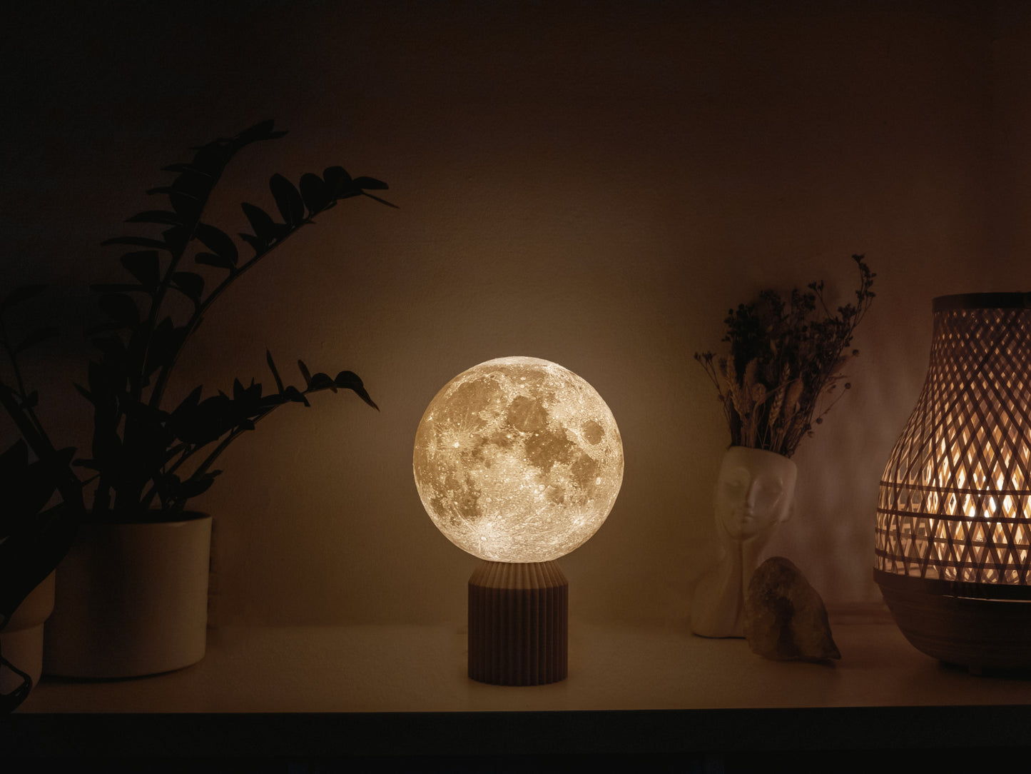 LUNO lamp with a relief base