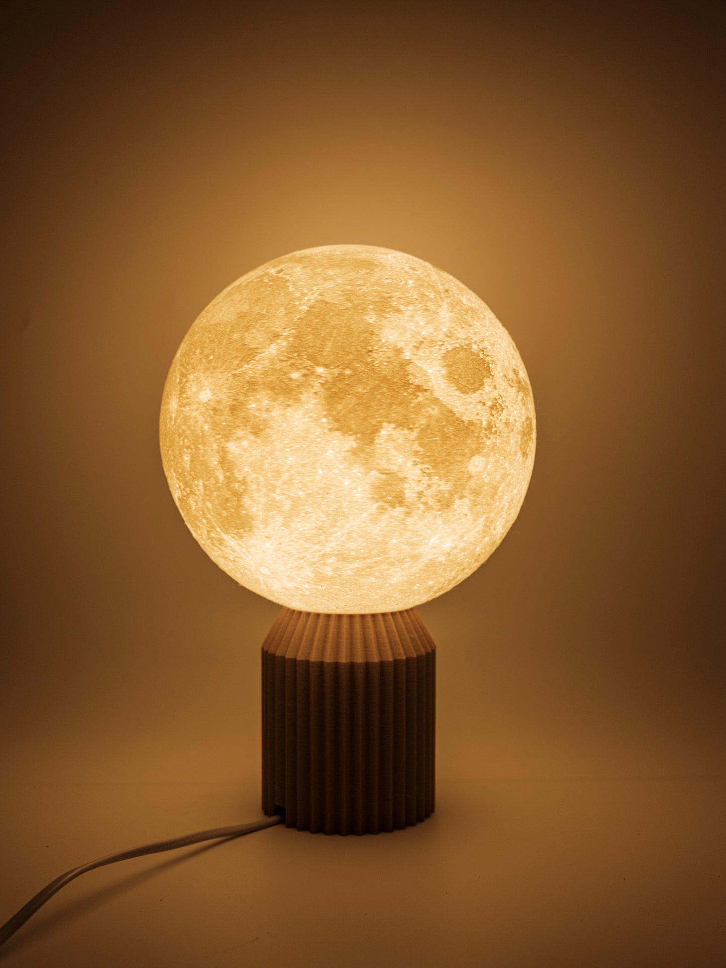 LUNO lamp with a relief base