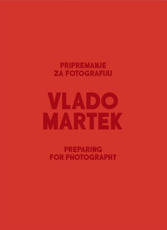 Vlado Martek / Pripremanje za fotografiju / z fotografijo
